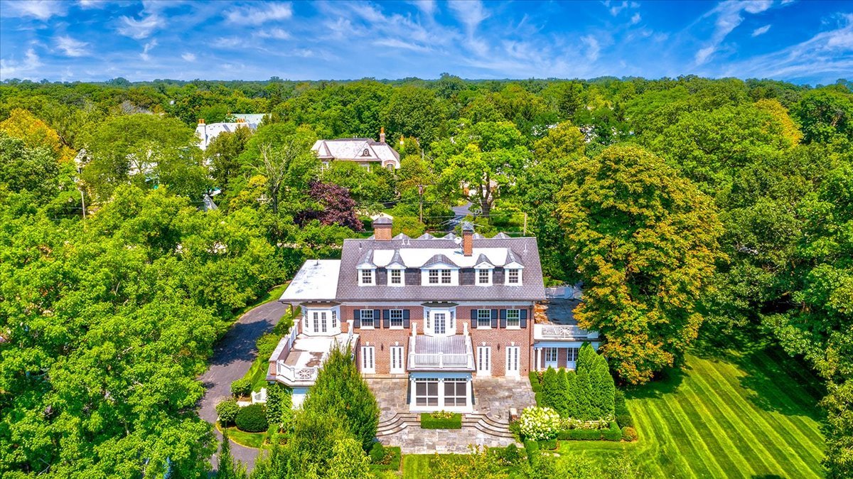 126 Hazel Avenue Glencoe, IL 60022 - Photo 38 of 44 a view of a big yard with plants and large trees