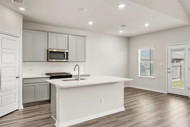 $2,295 | 631 Wild Spur Lane, Liberty Hill, TX 78642