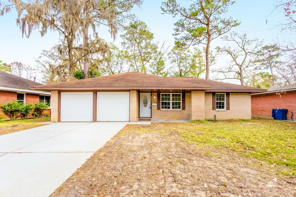 $225,000 | 2801 Oak Drive, Dickinson, TX 77539