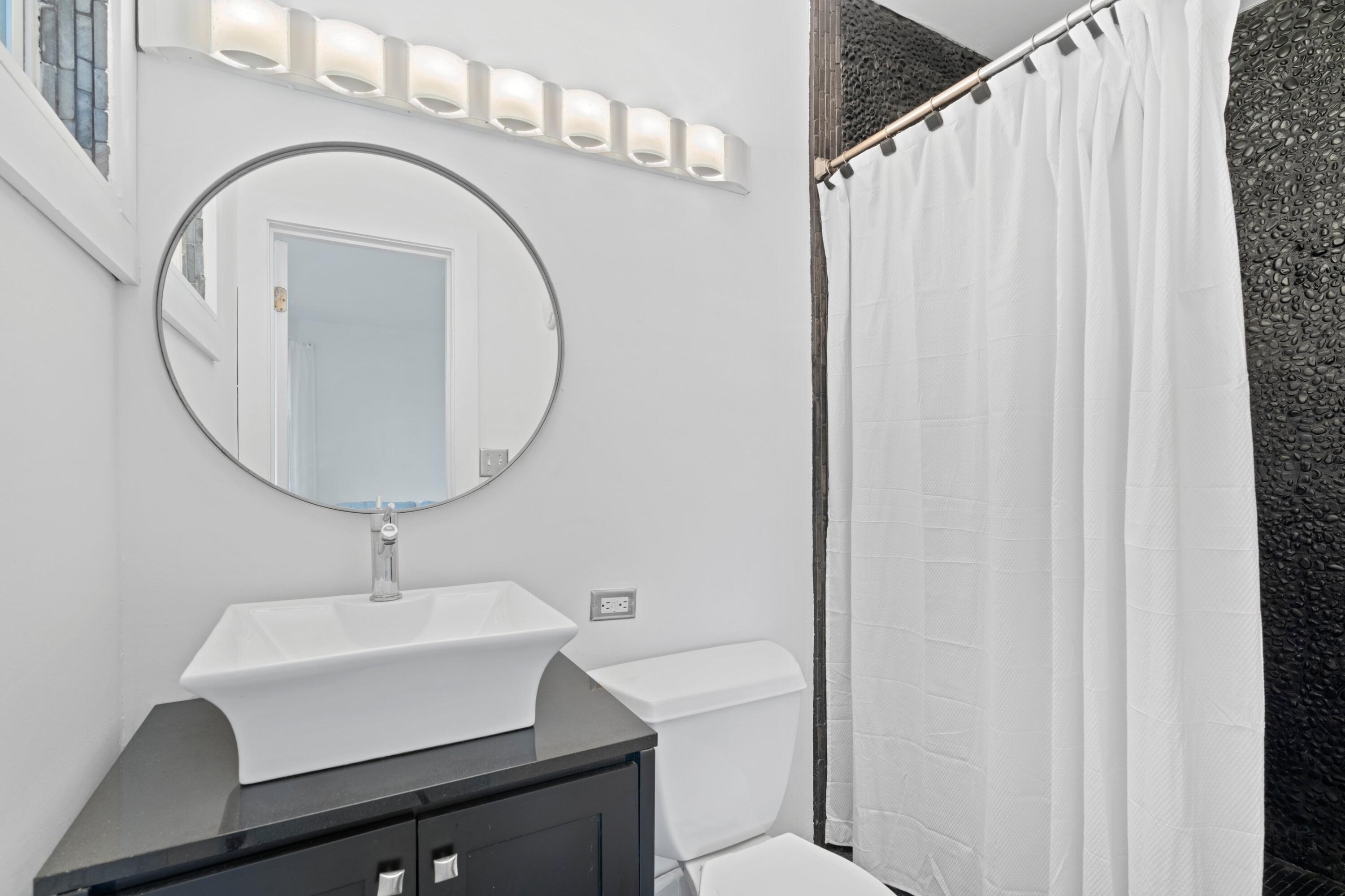 2760 Banyan Road, Unit 32 Boca Raton, FL 33432 - Photo 10 of 27 Master Bathroom