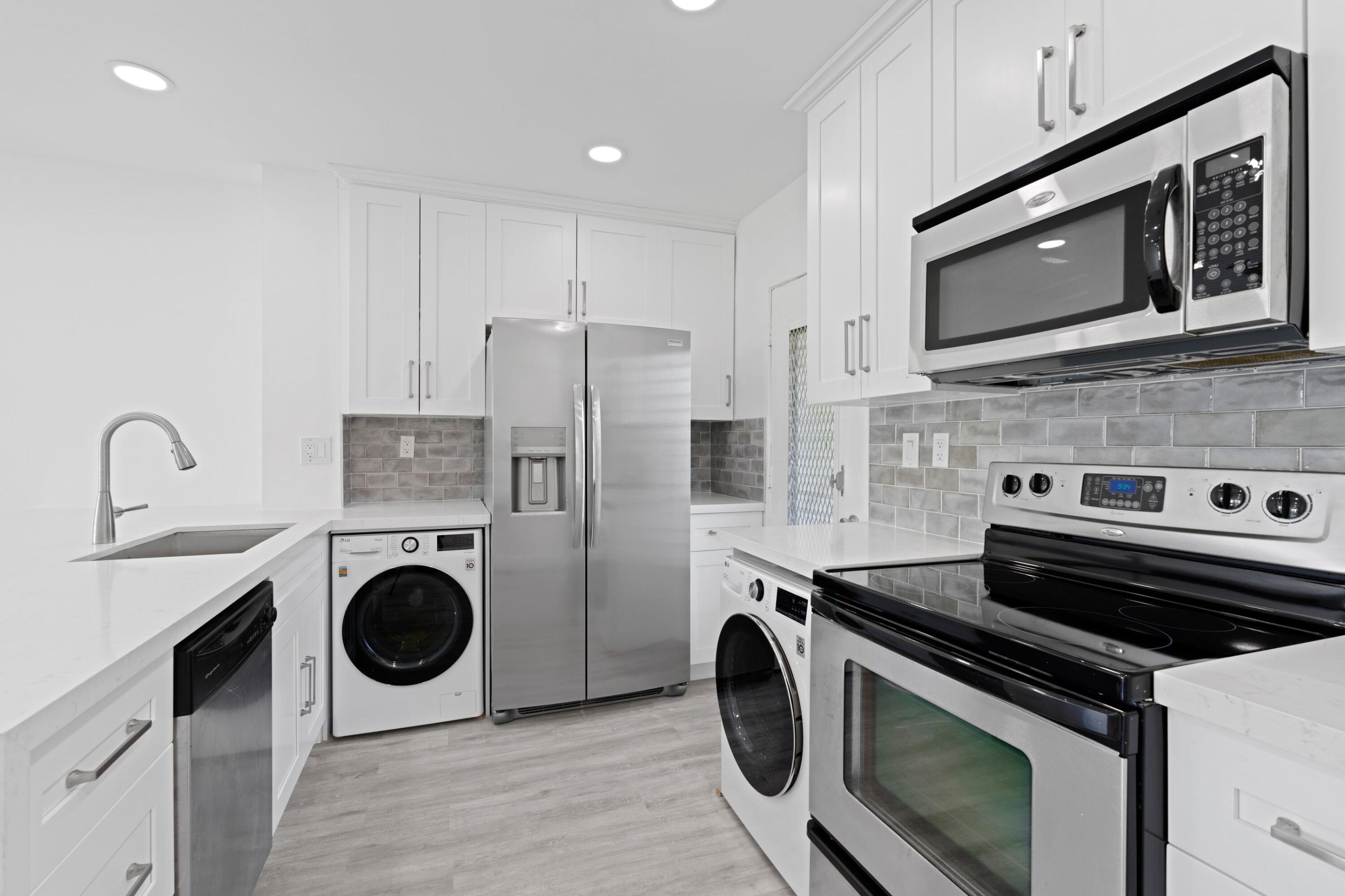 2760 Banyan Road, Unit 32 Boca Raton, FL 33432 - Photo 6 of 27 Kitchen