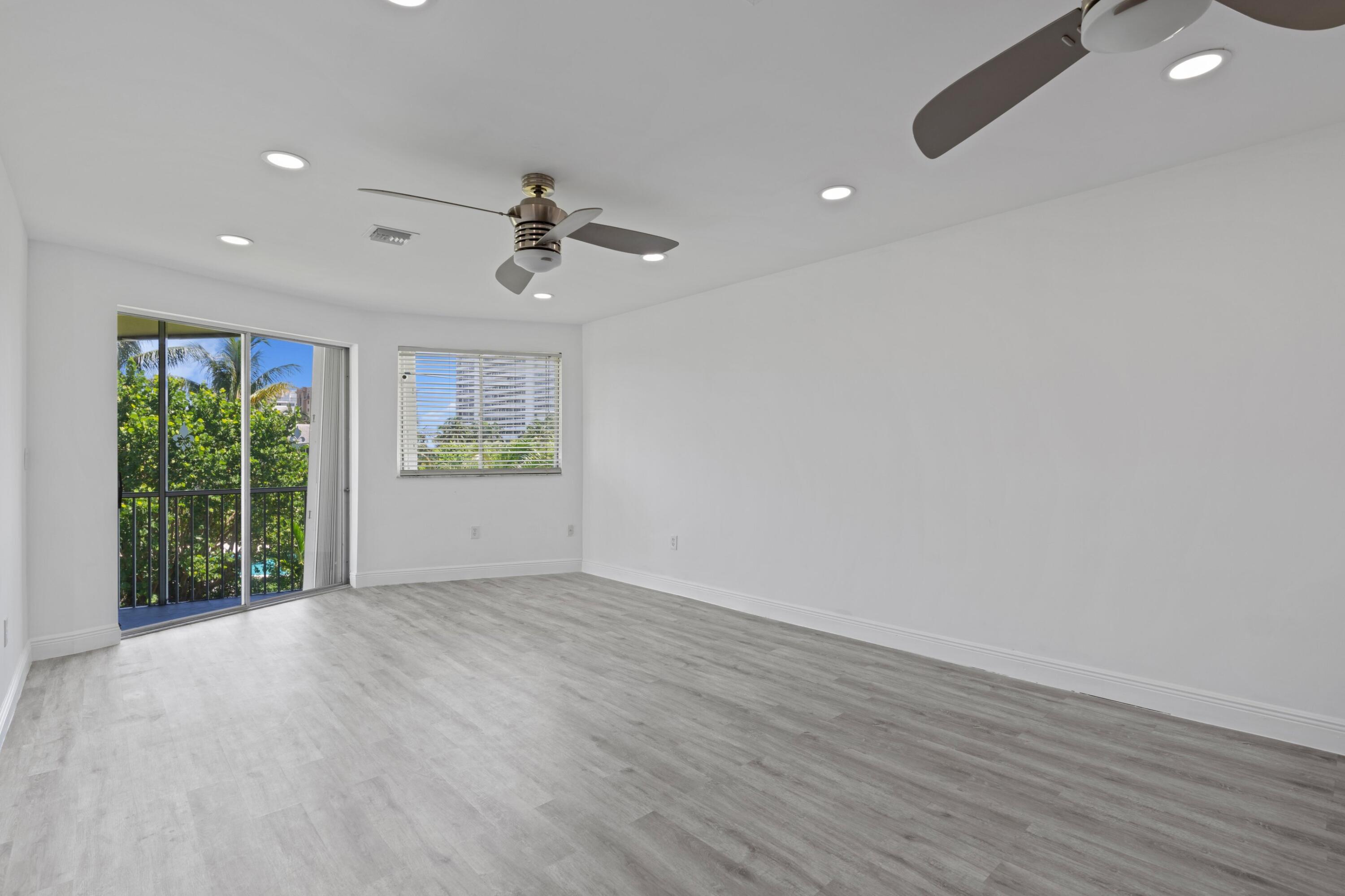 2760 Banyan Road, Unit 32 Boca Raton, FL 33432 - Photo 7 of 27 Living Room