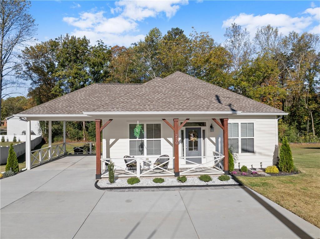 230 Campbell Street Cleveland, GA 30528 - Photo 4 of 37 a front view of a house with a porch