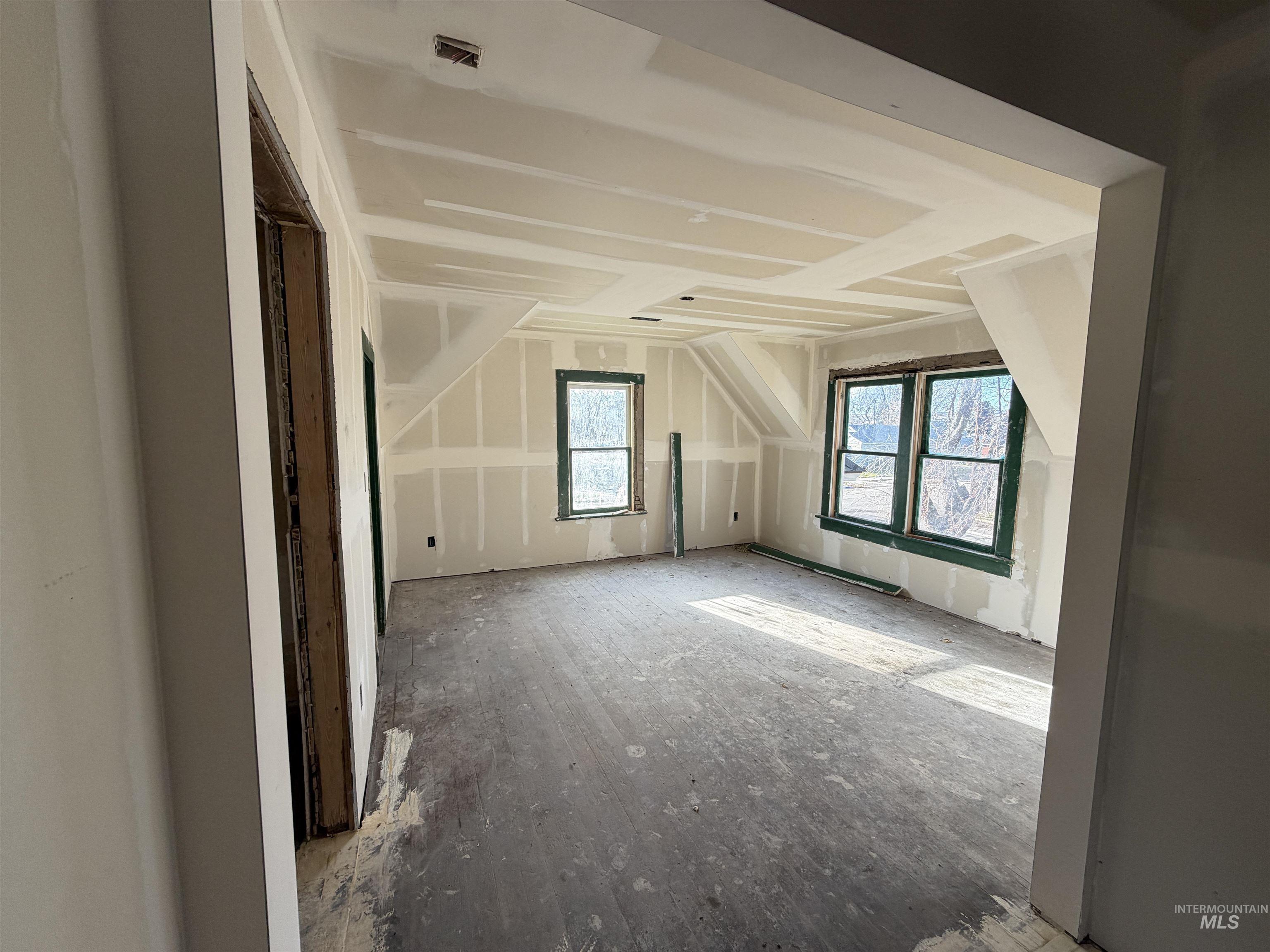 308 East Park Street Weiser, ID 83672 - Photo 29 of 50 Additional living space featuring lofted ceiling