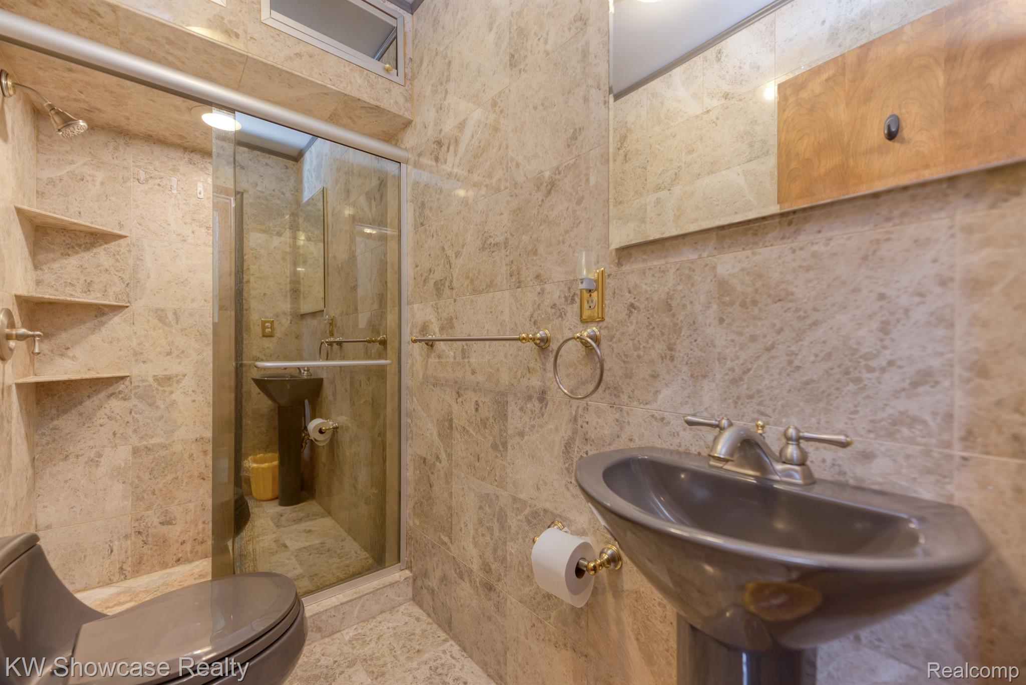 9536 Spencer Road South Lyon, MI 48178 - Photo 25 of 43 FULL BATH #2
