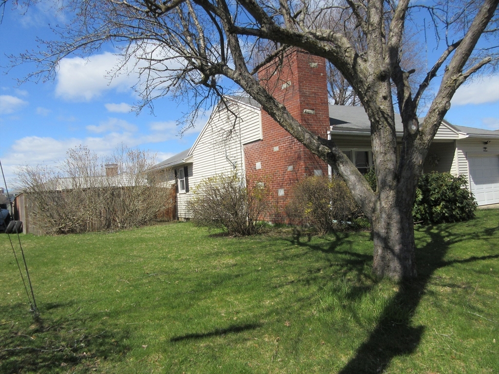 13 Sutton Place Easthampton, MA 01027 - Photo 4 of 31 a backyard of a house with lots of green space