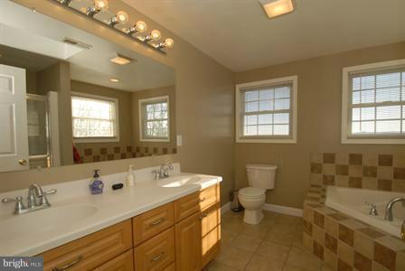 5713 South Renn Road Frederick, MD 21703 - Photo 20 of 30 Bath (Master)
