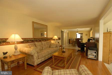 5713 South Renn Road Frederick, MD 21703 - Photo 3 of 30 Living Room