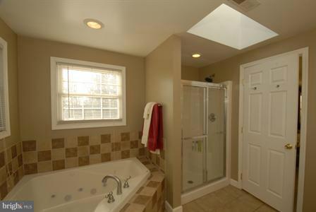 5713 South Renn Road Frederick, MD 21703 - Photo 8 of 30 Bath (Master)
