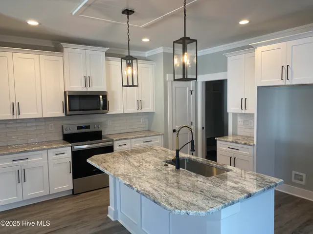 $476,200 | 410 Summit Street, Aberdeen, NC 28315