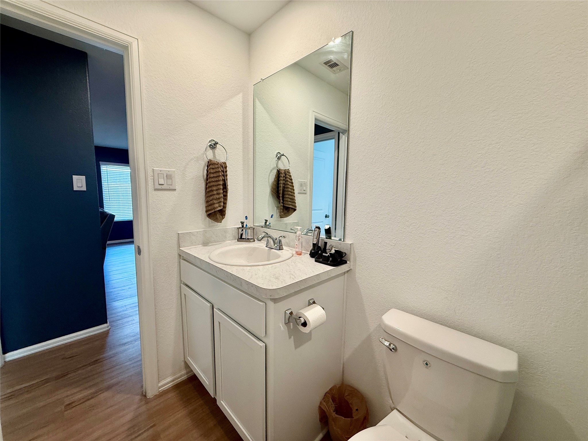 216 Bennett Street Angleton, TX 77515 - Photo 13 of 17 Guest Bath