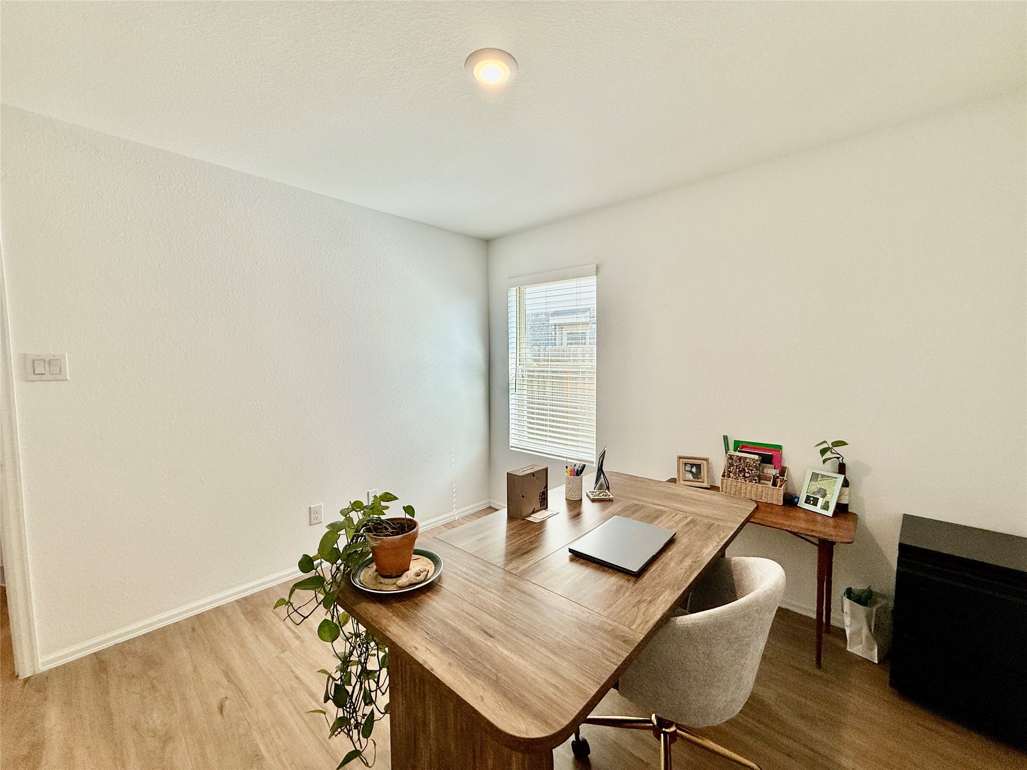 216 Bennett Street Angleton, TX 77515 - Photo 15 of 17 Office/3rd Bedroom