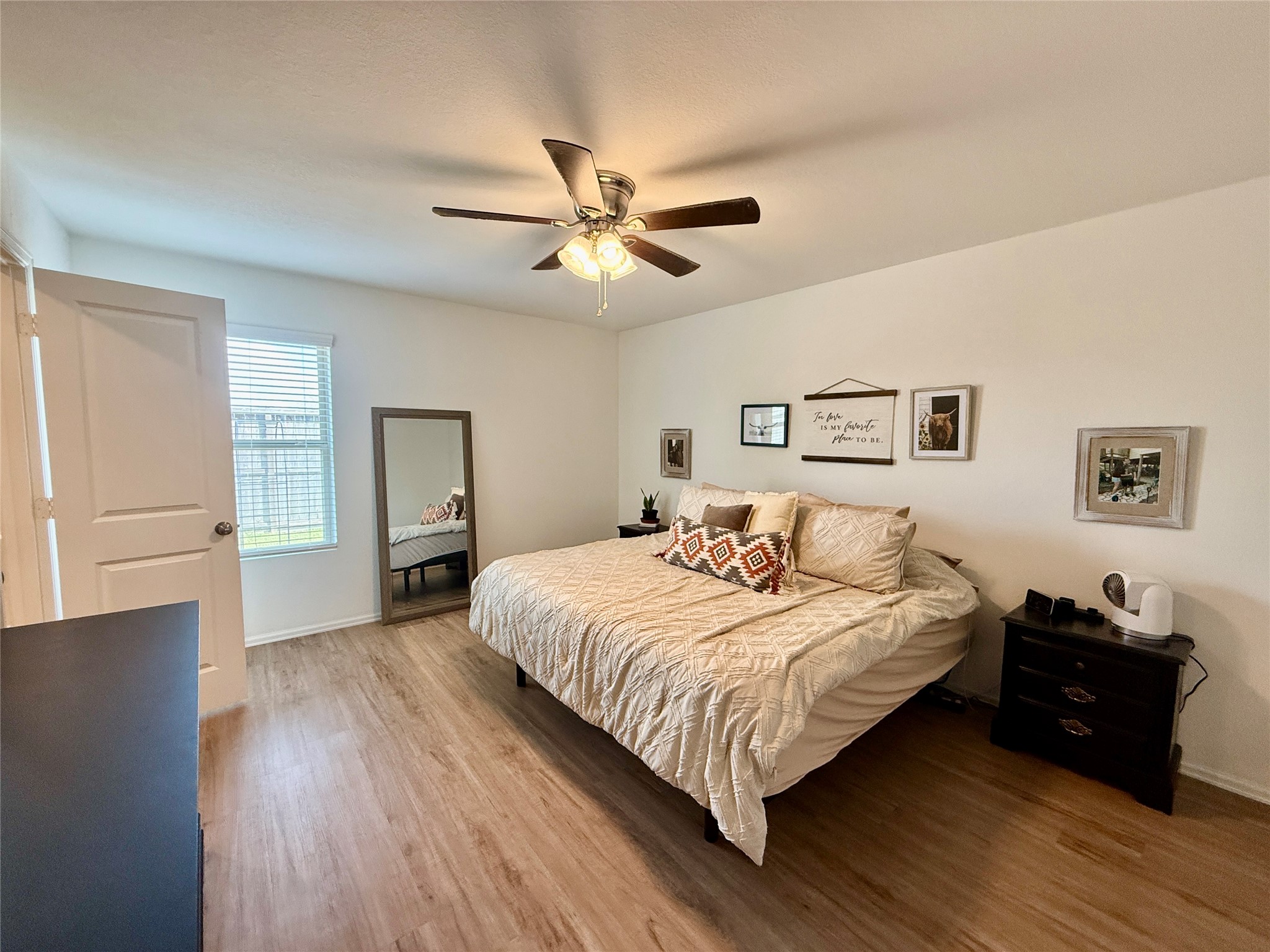 216 Bennett Street Angleton, TX 77515 - Photo 6 of 17 Primary Suite