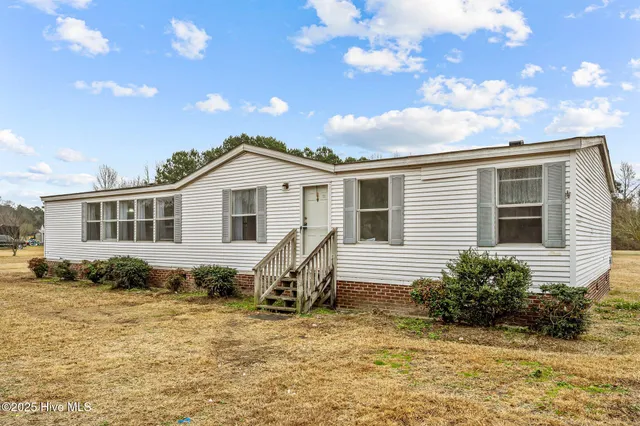 $210,000 | 1056 East Wards Bridge Road, Kenansville, NC 28349