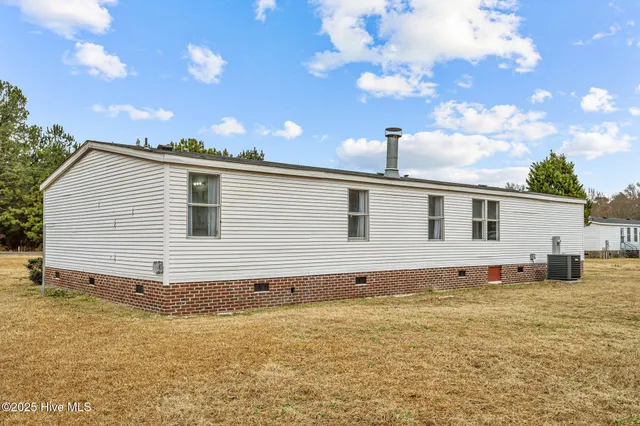 $210,000 | 1056 East Wards Bridge Road, Kenansville, NC 28349