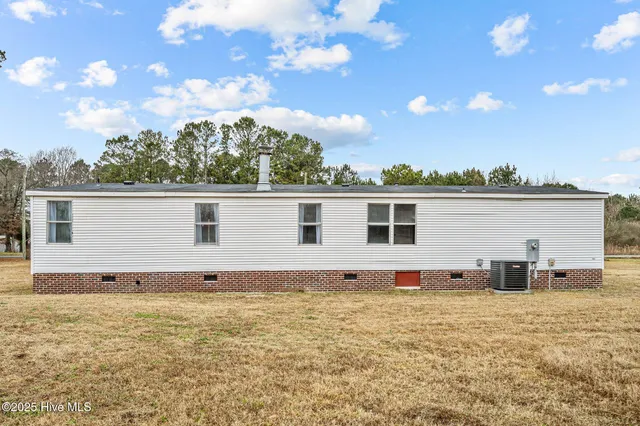 $210,000 | 1056 East Wards Bridge Road, Kenansville, NC 28349