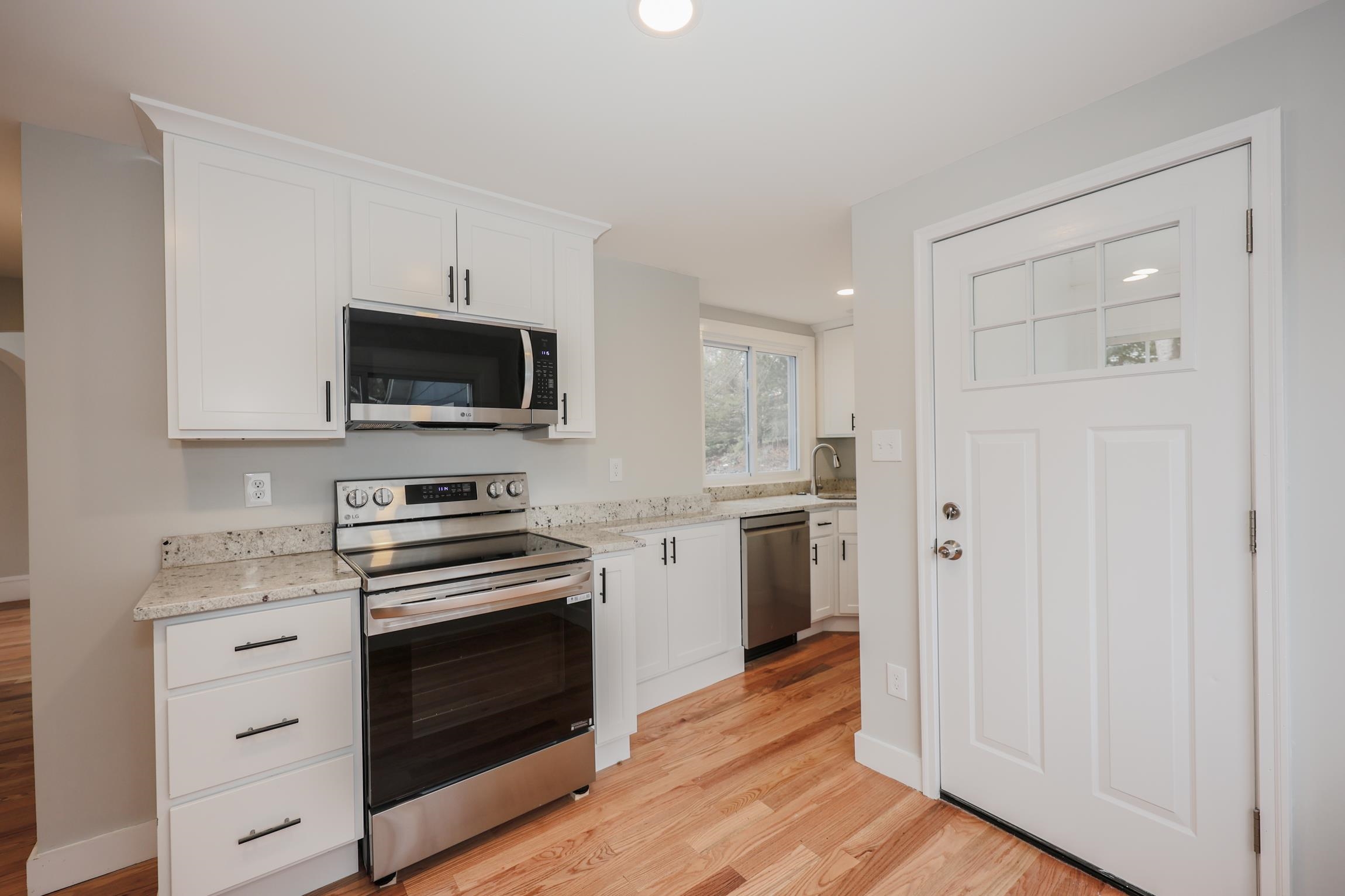 958 Hanover Street Manchester, NH 03104 - Photo 5 of 36