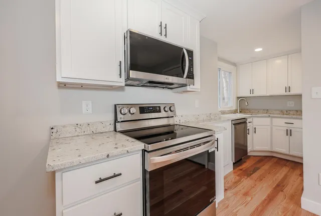 $409,900 | 958 Hanover Street, Manchester, NH 03104