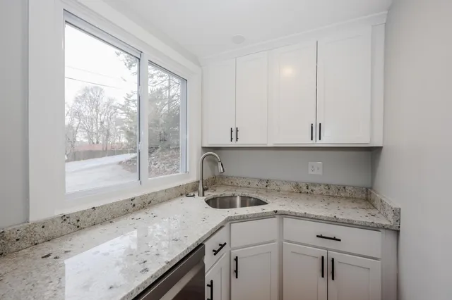 $409,900 | 958 Hanover Street, Manchester, NH 03104