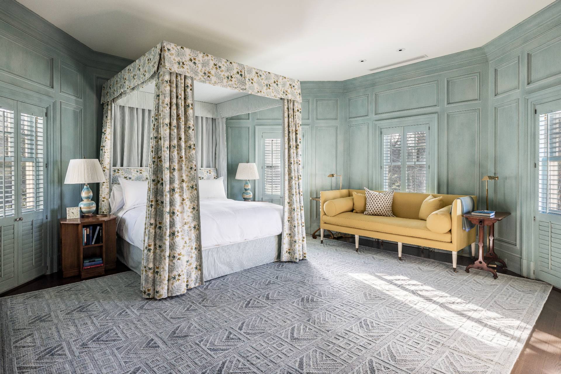 38 Mathews Road Wainscott, NY 11975 - Photo 37 of 48 a living room with furniture and a chandelier