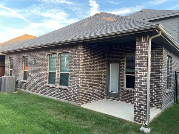$734,900 | 118 Sunshine Drive, Euless, TX 76039