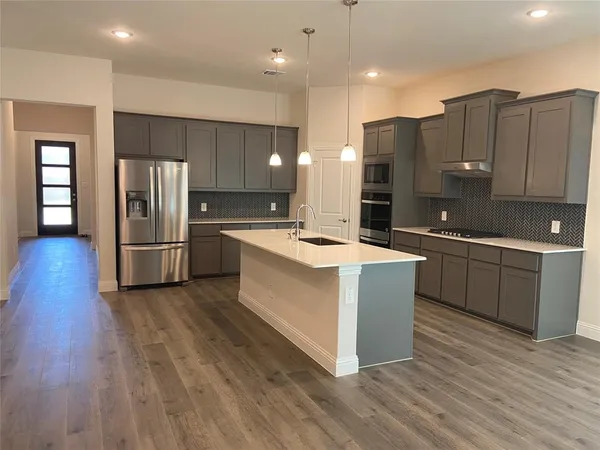 $734,900 | 118 Sunshine Drive, Euless, TX 76039