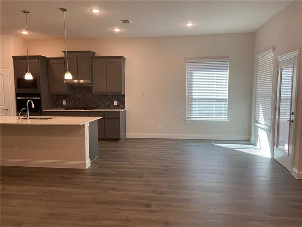 $734,900 | 118 Sunshine Drive, Euless, TX 76039