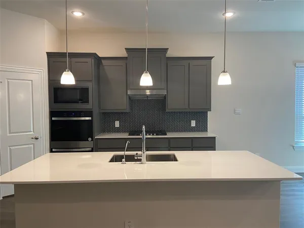 $734,900 | 118 Sunshine Drive, Euless, TX 76039