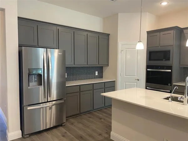 $734,900 | 118 Sunshine Drive, Euless, TX 76039