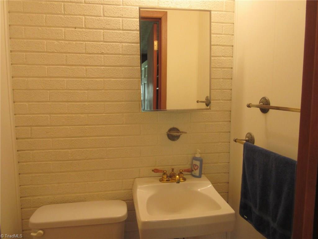 113 Queens Road Lexington, NC 27292 - Photo 9 of 11 Gallery Image 9
