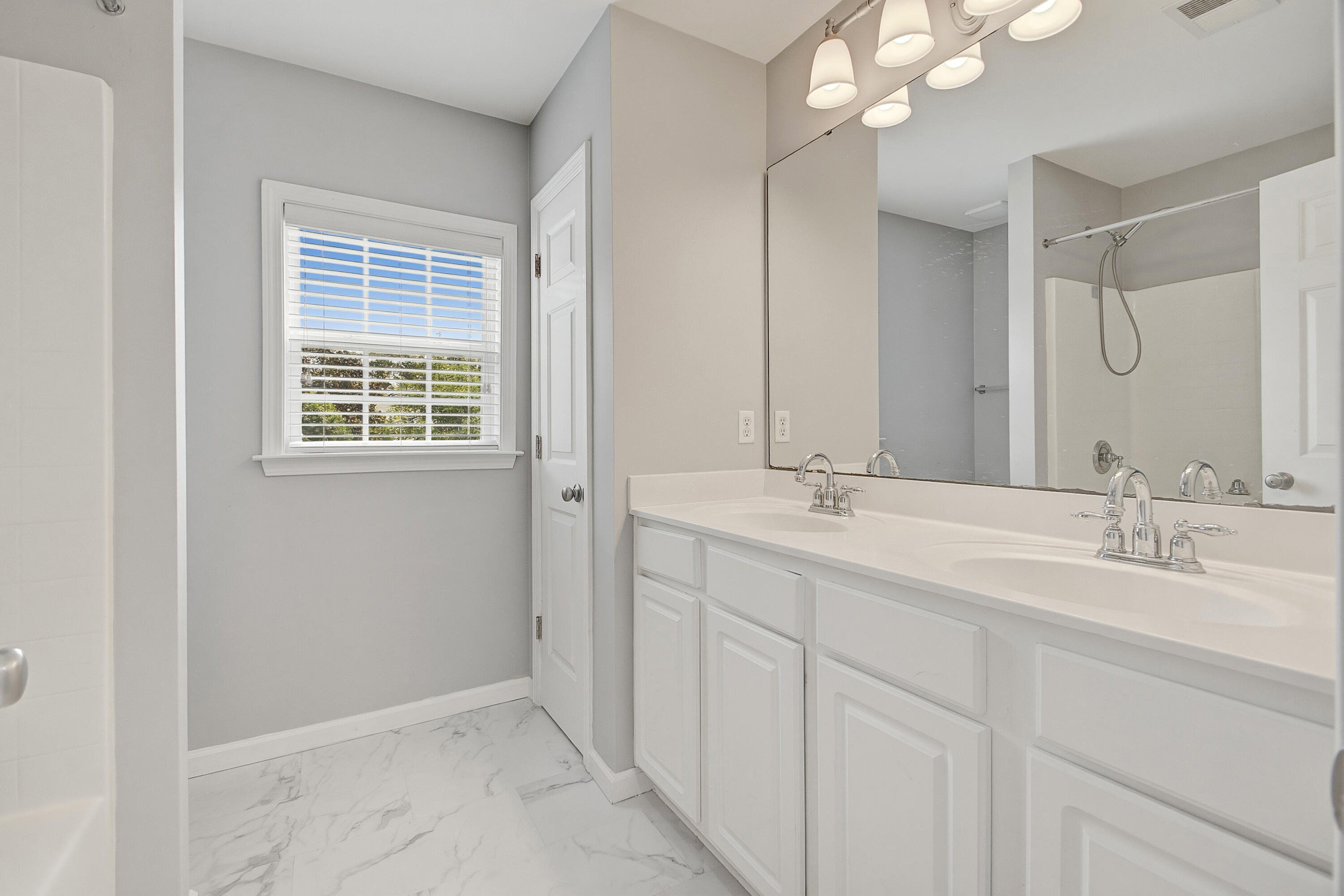 1507 Marsh Reed Court Hanahan, SC 29410 - Photo 36 of 58 1507 (38)