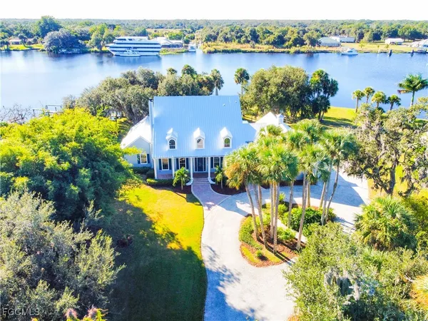 $1,677,777 | 16470 Oakview Circle, Alva, FL 33920