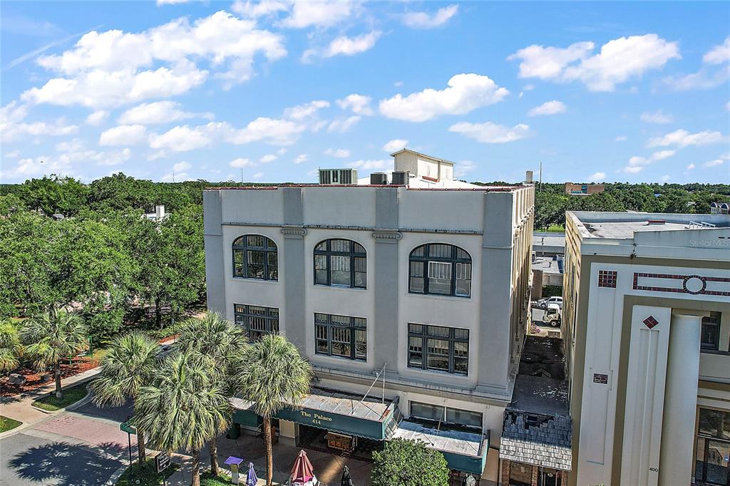 410 West Main Street Leesburg, FL 34748 - Photo 17 of 28 a front view of a residential apartment building