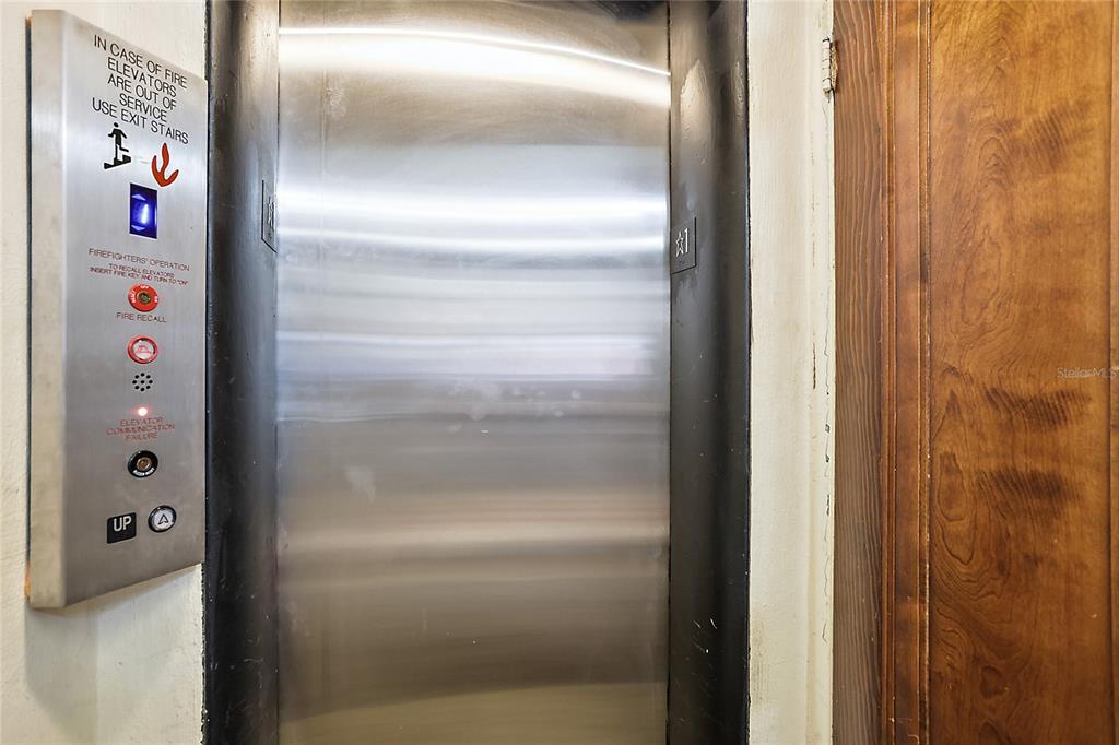 410 West Main Street Leesburg, FL 34748 - Photo 6 of 28 a close view of closet