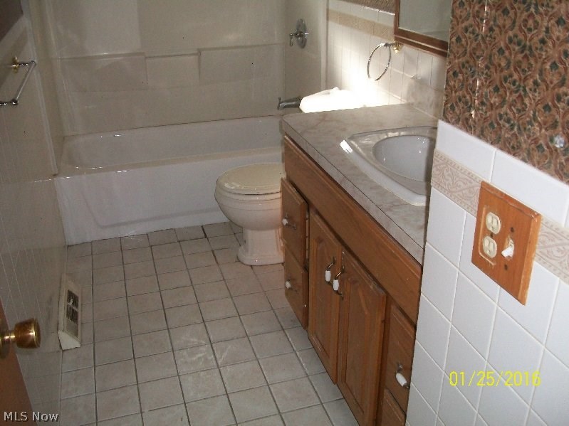 511 Spring Road Cleveland, OH 44109 - Photo 2 of 7 Gallery Image 2