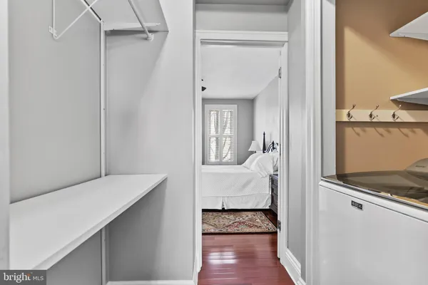 a en suite bathroom with a sink and a mirror