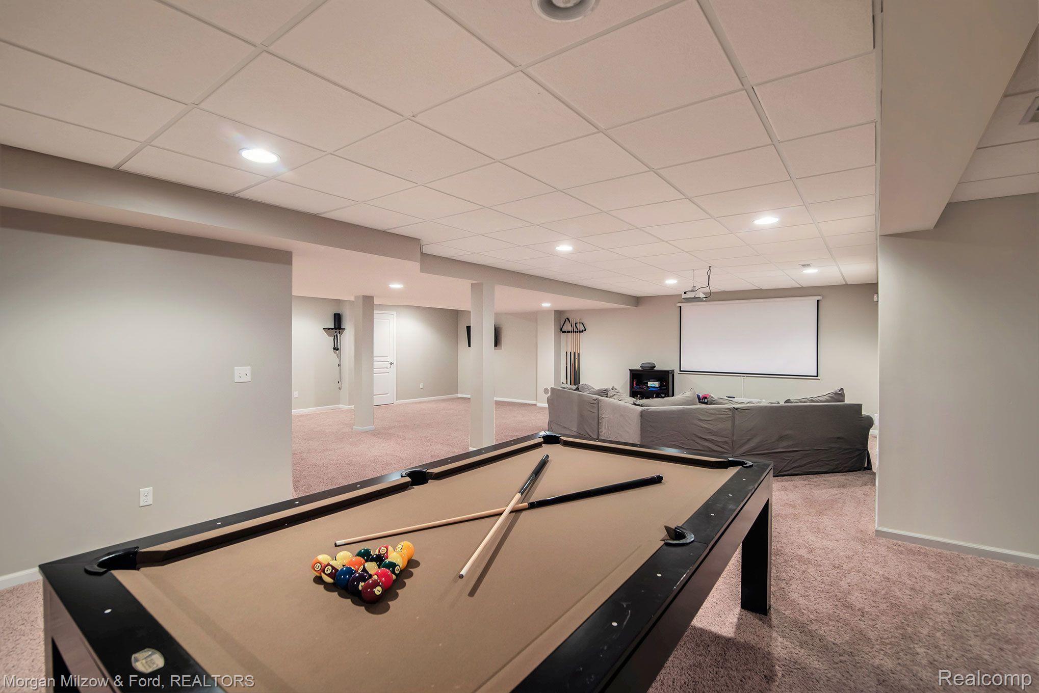 6961 Oakhurst Ridge Road Clarkston, MI 48348 - Photo 33 of 50 Loads of entertainment space