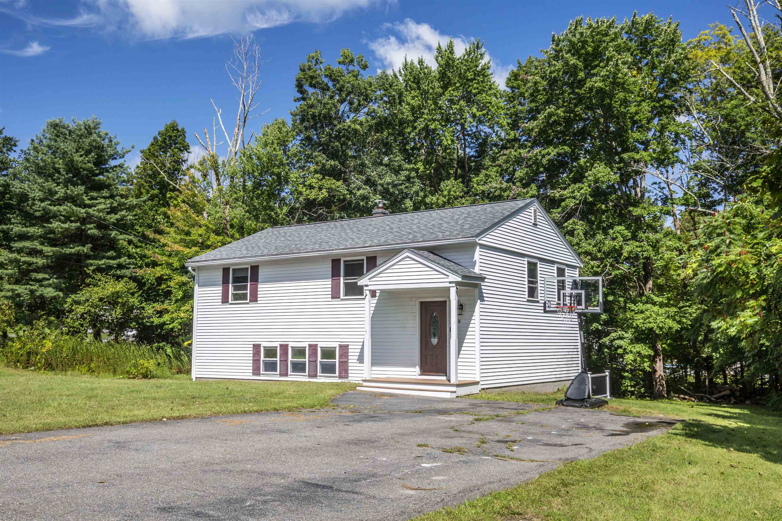 8 Gloria Road Salem, NH 03079 - Photo 2 of 20 Gallery Image 2