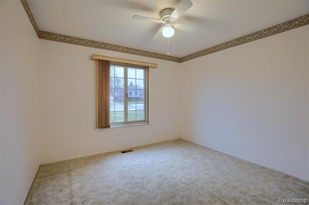 2049 Cumberland Road Rochester Hills, MI 48307 - Photo 21 of 33