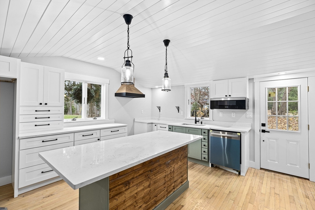 70 Henry Turner Bailey Road Scituate, MA 02066 - Photo 4 of 25 Gallery Image 4