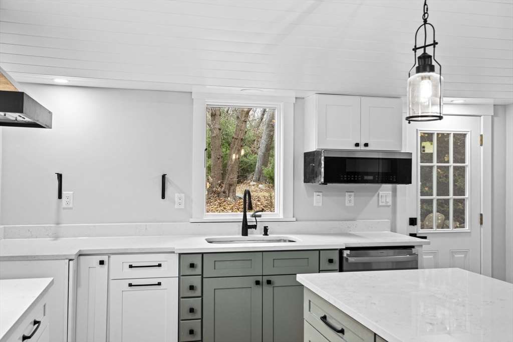 70 Henry Turner Bailey Road Scituate, MA 02066 - Photo 5 of 25 Gallery Image 5