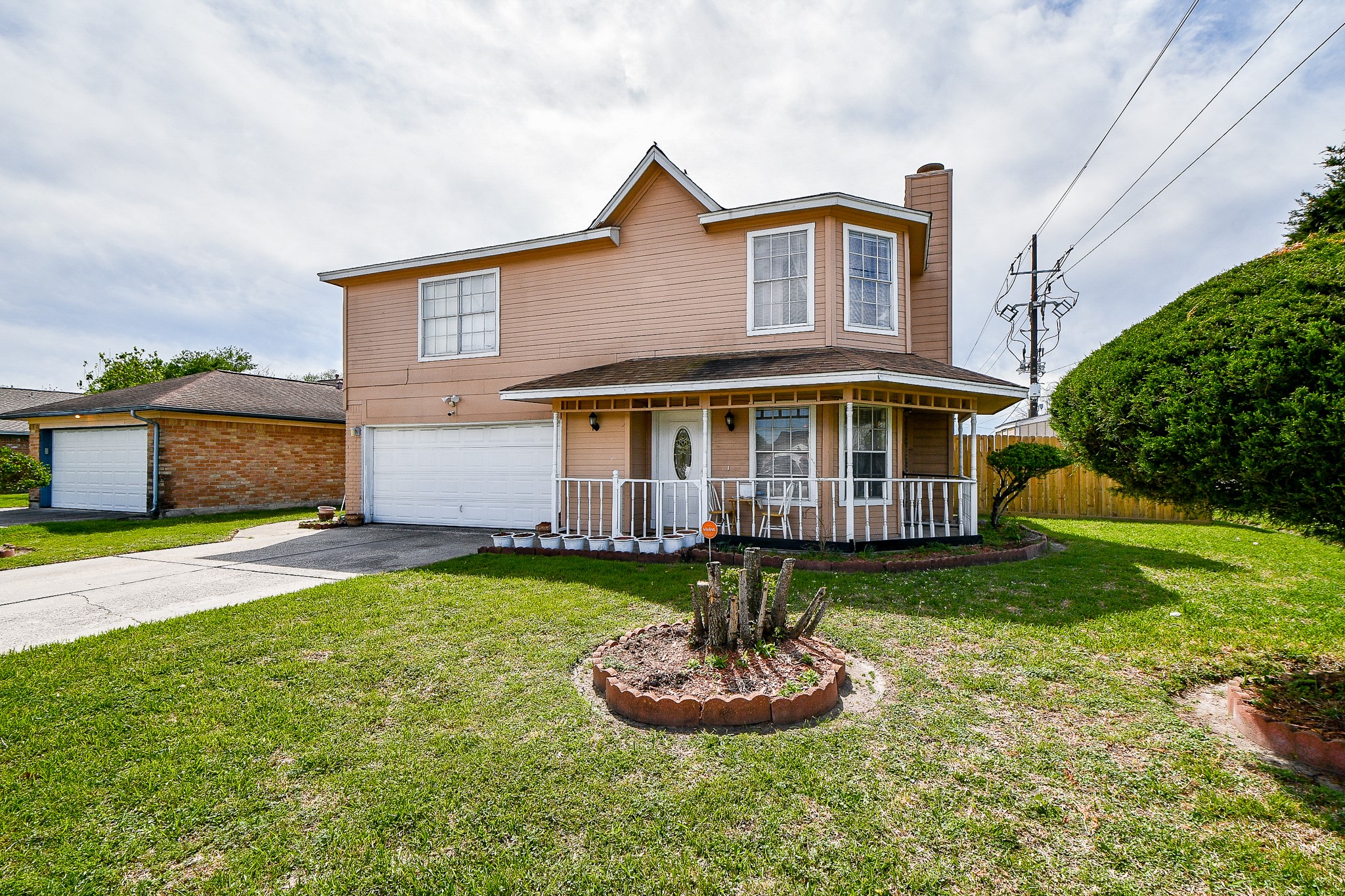 a front view of house with yard and garage
