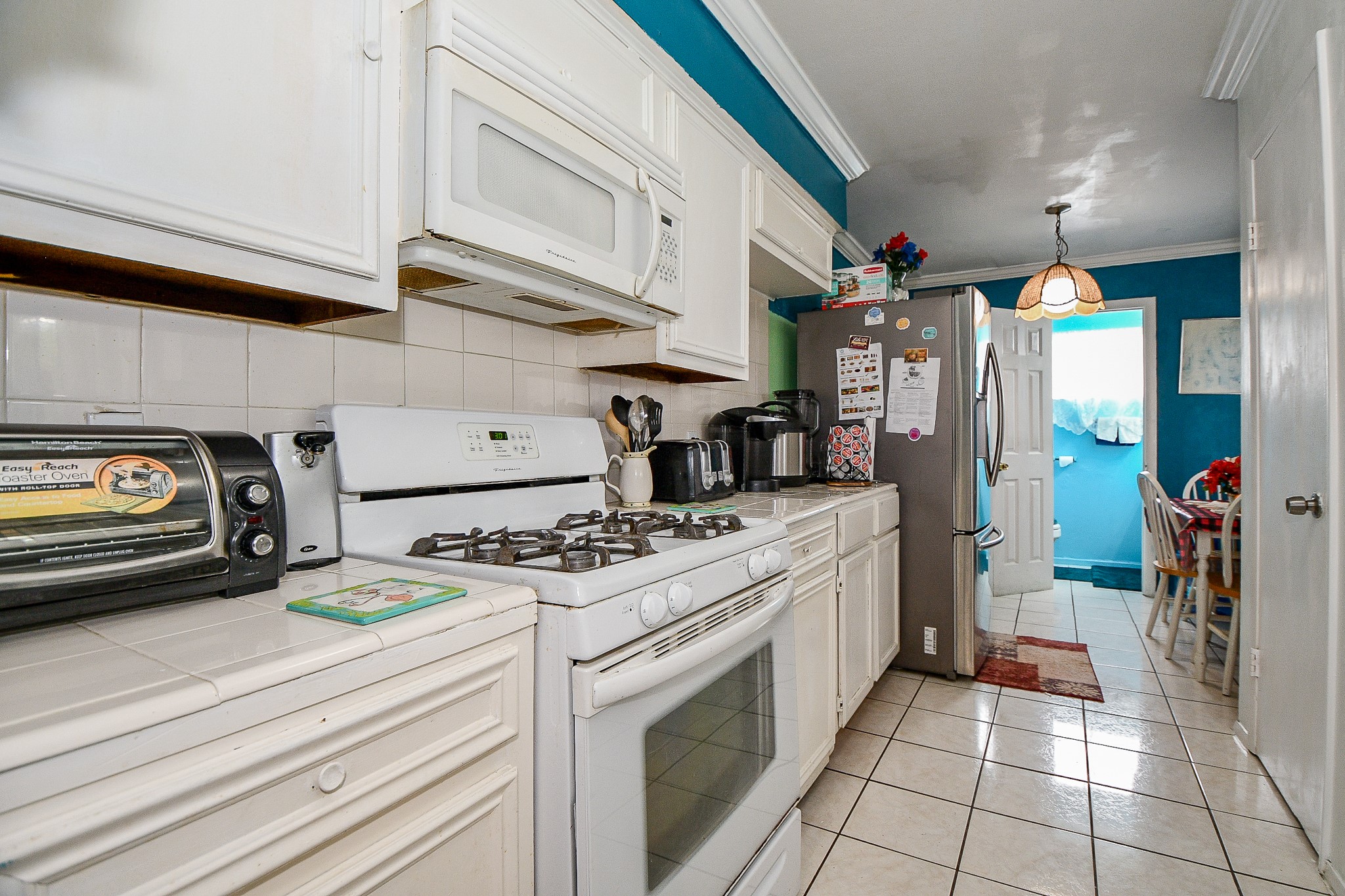 2923 West Greens Road Houston, TX 77067 - Photo 12 of 32 a kitchen with a stove and a refrigerator