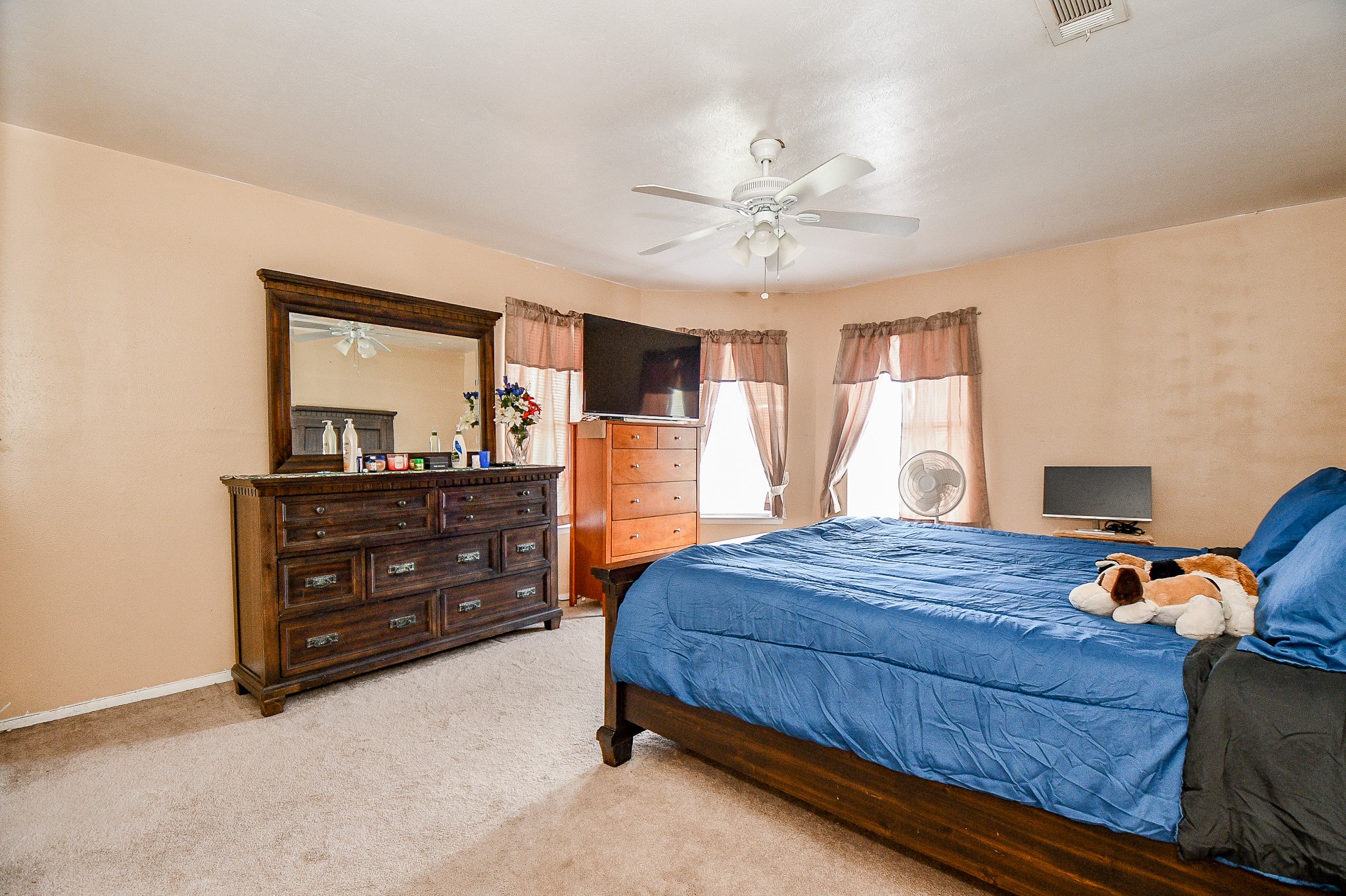 2923 West Greens Road Houston, TX 77067 - Photo 17 of 32 a bedroom with a bed and a dresser