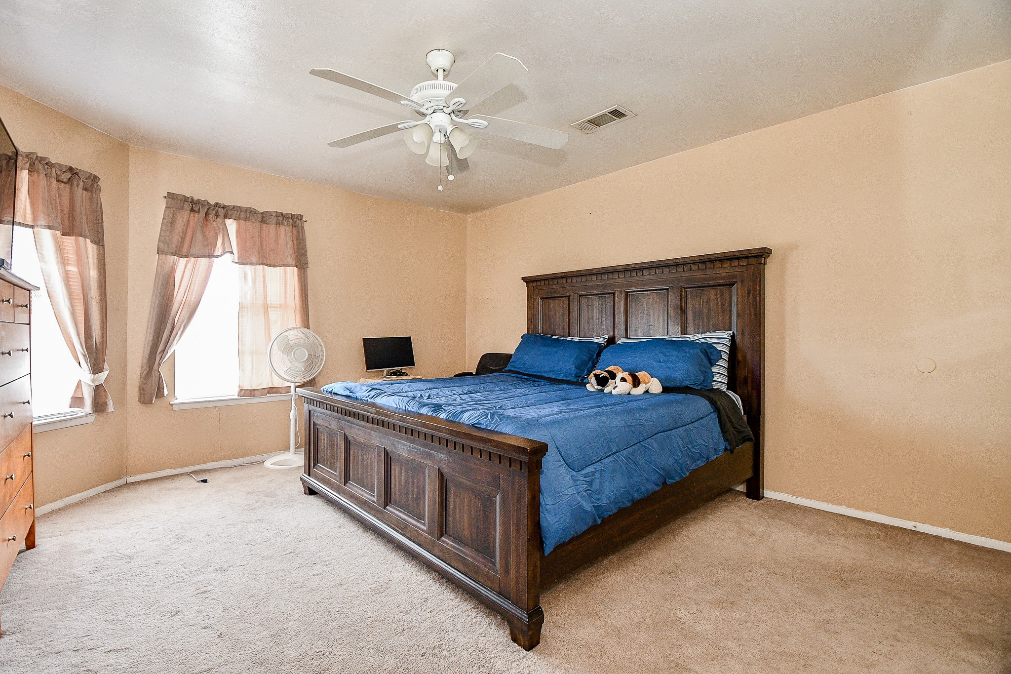 2923 West Greens Road Houston, TX 77067 - Photo 18 of 32 a bed sitting in a room next to a window