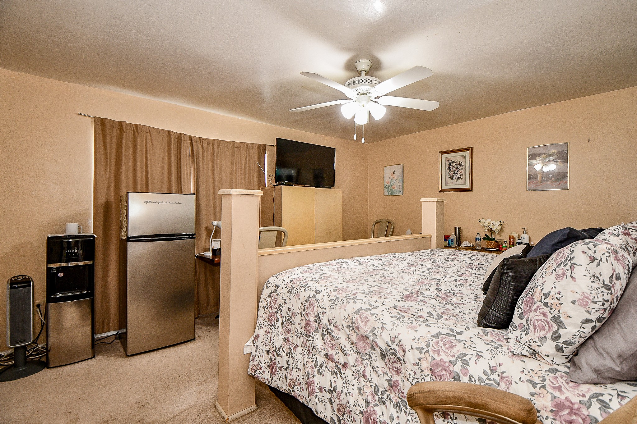 2923 West Greens Road Houston, TX 77067 - Photo 28 of 32 a bedroom with a large bed and a flat screen tv