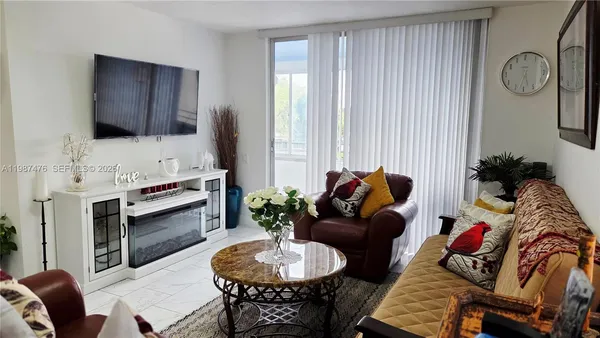 $164,900 | 9400 Lime Bay Boulevard, Unit 315, Tamarac, FL 33321