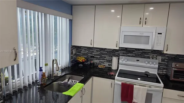 $164,900 | 9400 Lime Bay Boulevard, Unit 315, Tamarac, FL 33321