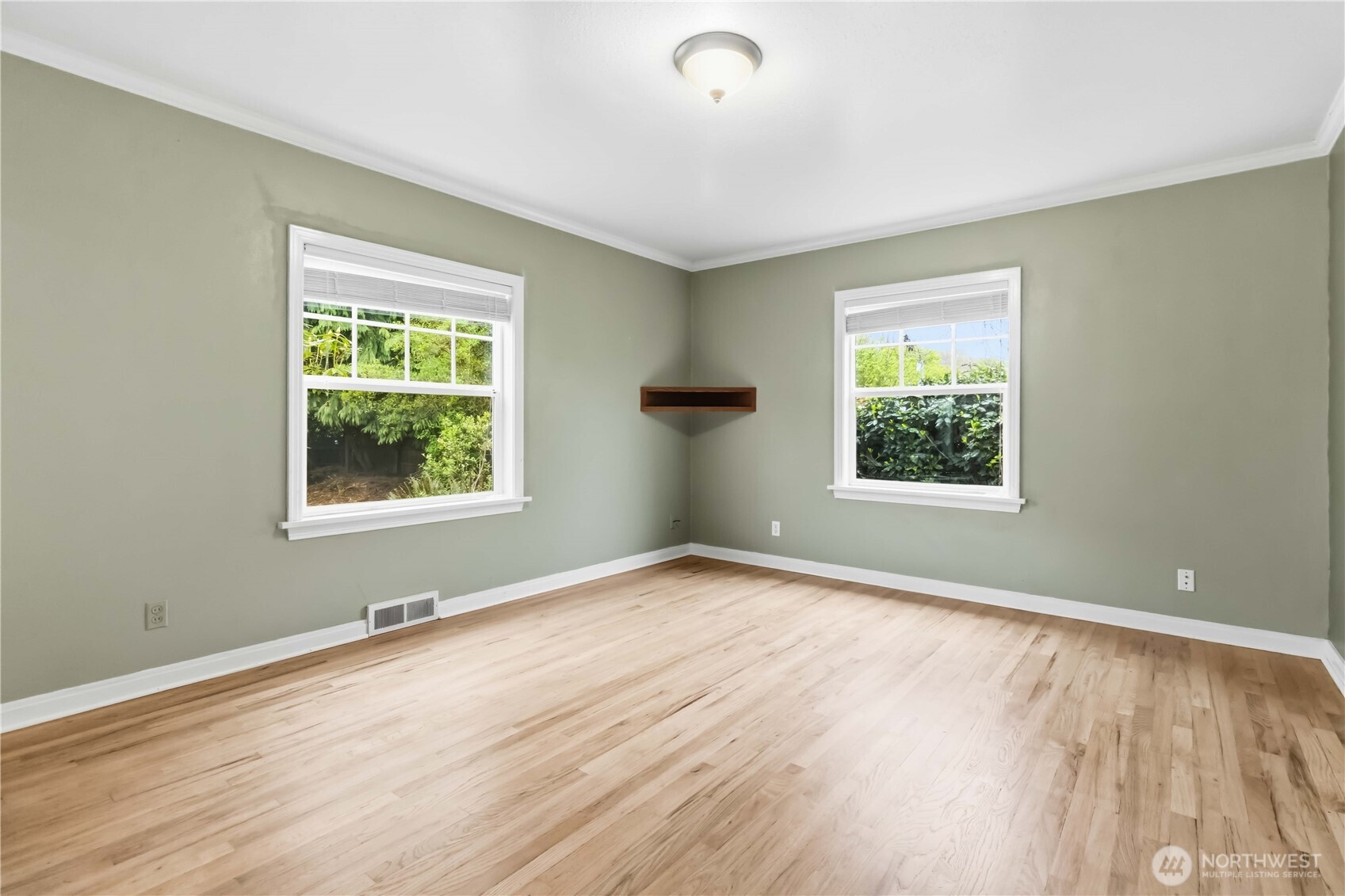 1306 23rd Avenue Longview, WA 98632 - Photo 14 of 40 an empty room with a window