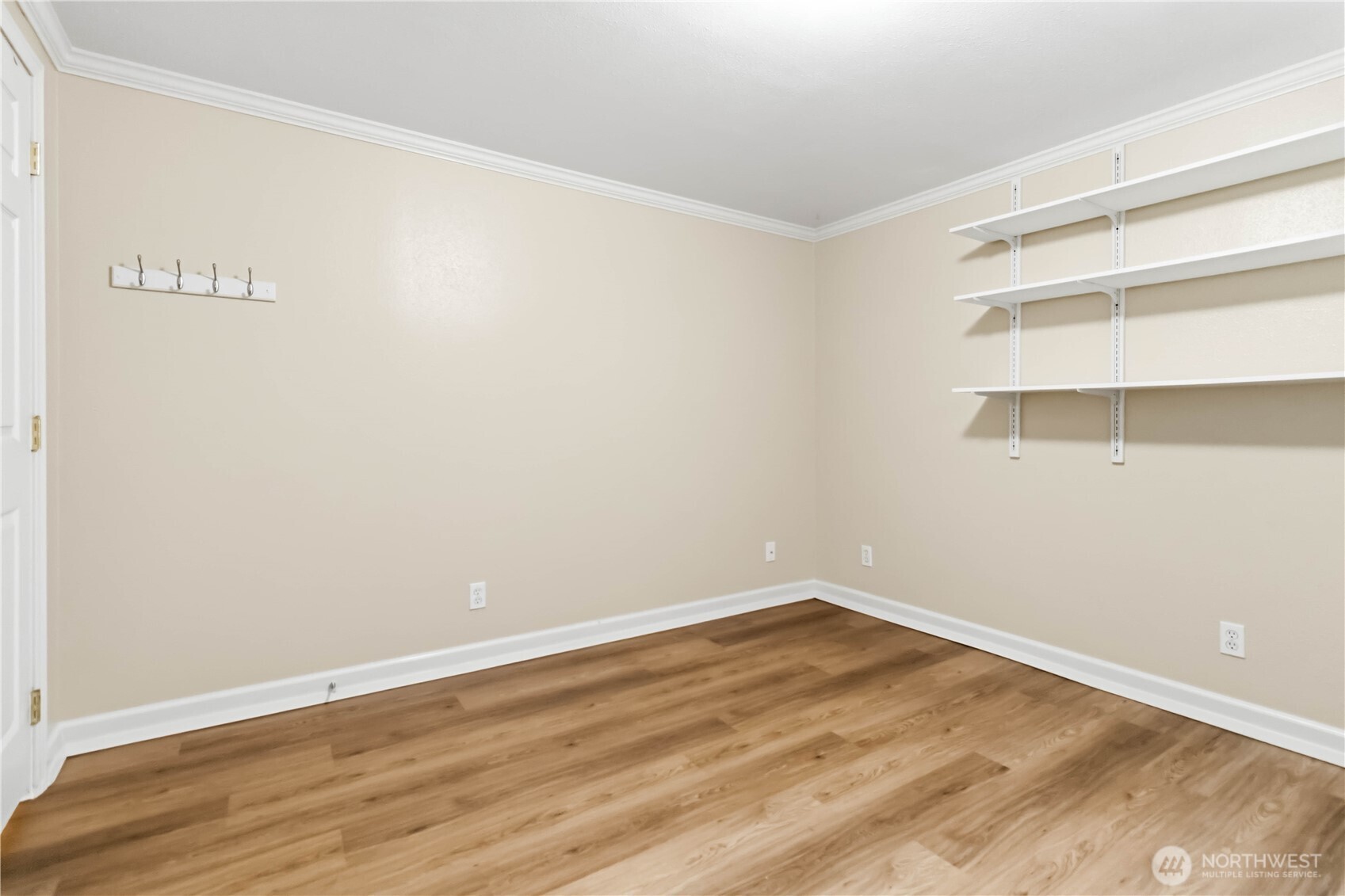 1306 23rd Avenue Longview, WA 98632 - Photo 23 of 40 a view of a room with wooden floor